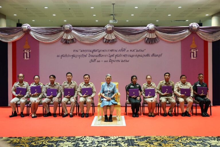 ศบส.12 รับพระราชทานประกาศนียบัตร “องค์กรที่มีการปฏิบัติงานสนับสนุนสุขศาลาพระราชทานดีเด่น” ในงานมหกรรมสุขศาลาฯ ครั้งที่ 3