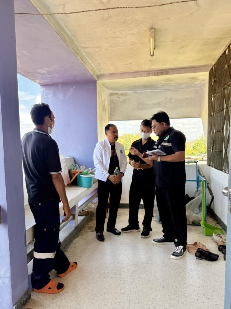 ศบส.12 ลงพื้นที่สำรวจตรวจสอบความเสียหาย และรวบรวมข้อมูลสำหรับจัดทำประมาณการราคาค่าซ่อมแซมอาคารพักพยาบาล  จำนวน 2 อาคาร